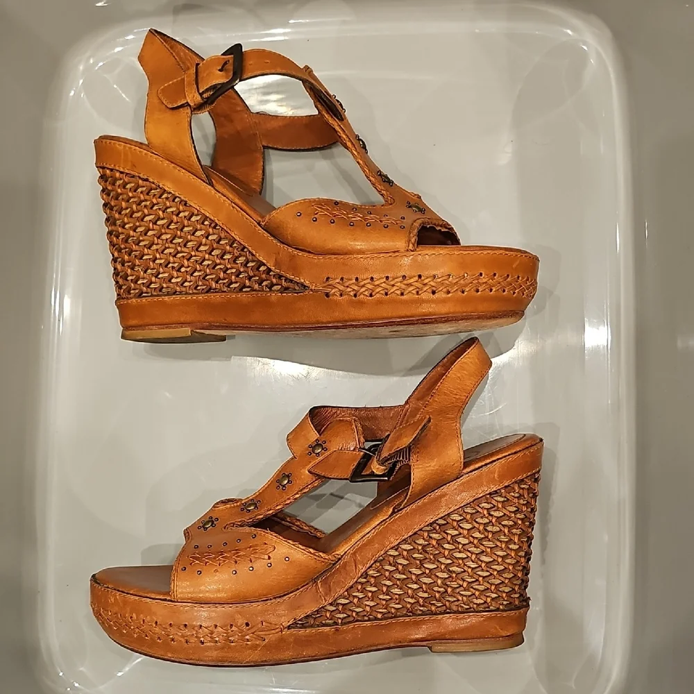 FRYE Tan Leather Wedge Sandals
